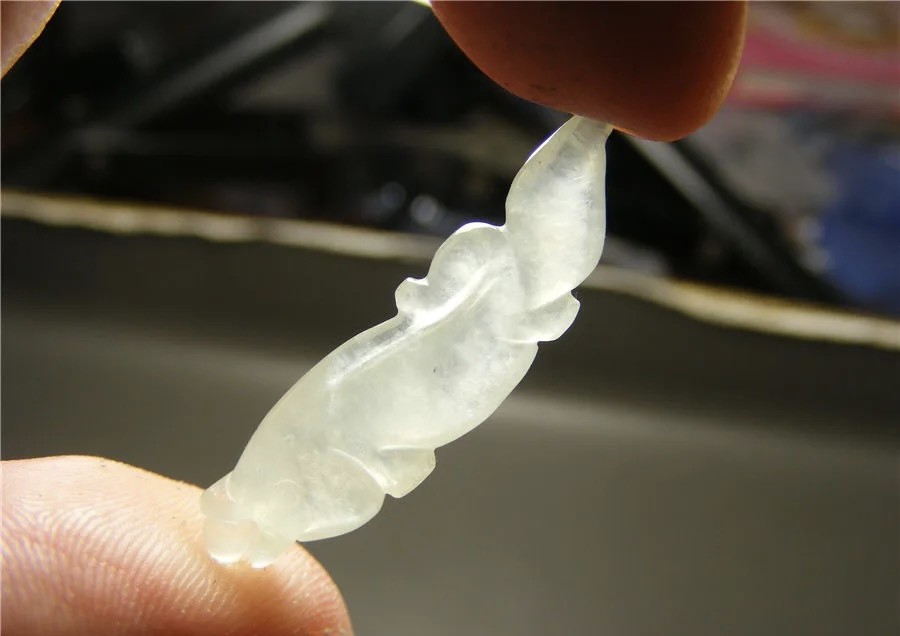 ｜冷门出品｜精选专拍·第贰拾壹场· 冰种淡色翡翠手工雕老雕法带孔小鱼坠