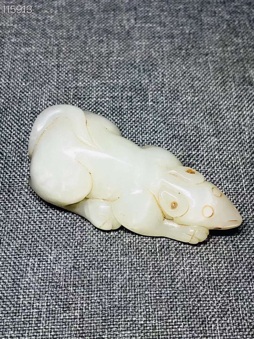 旧藏●精品和田玉精雕发财鼠手把件