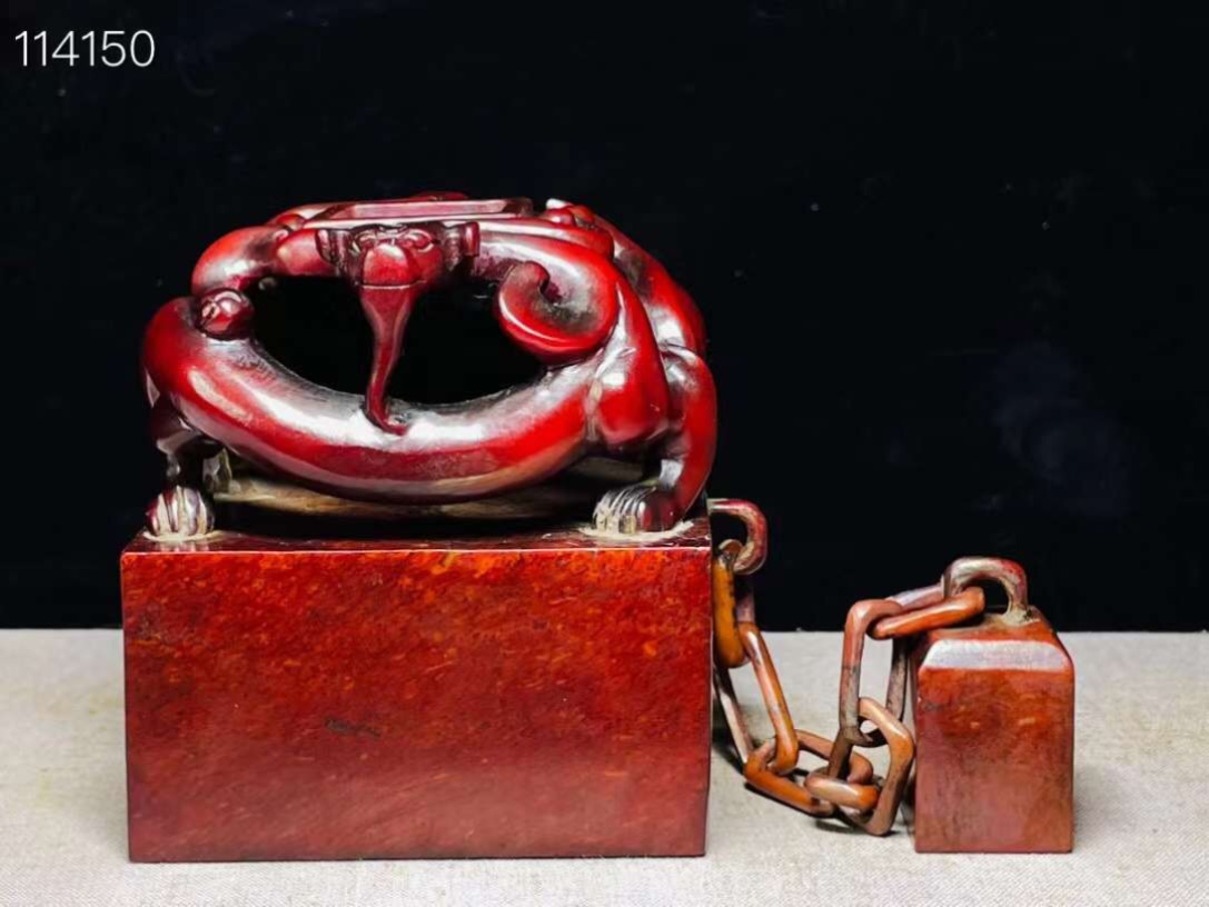 旧藏●精品和田红玉精雕镂空龙凤两连章