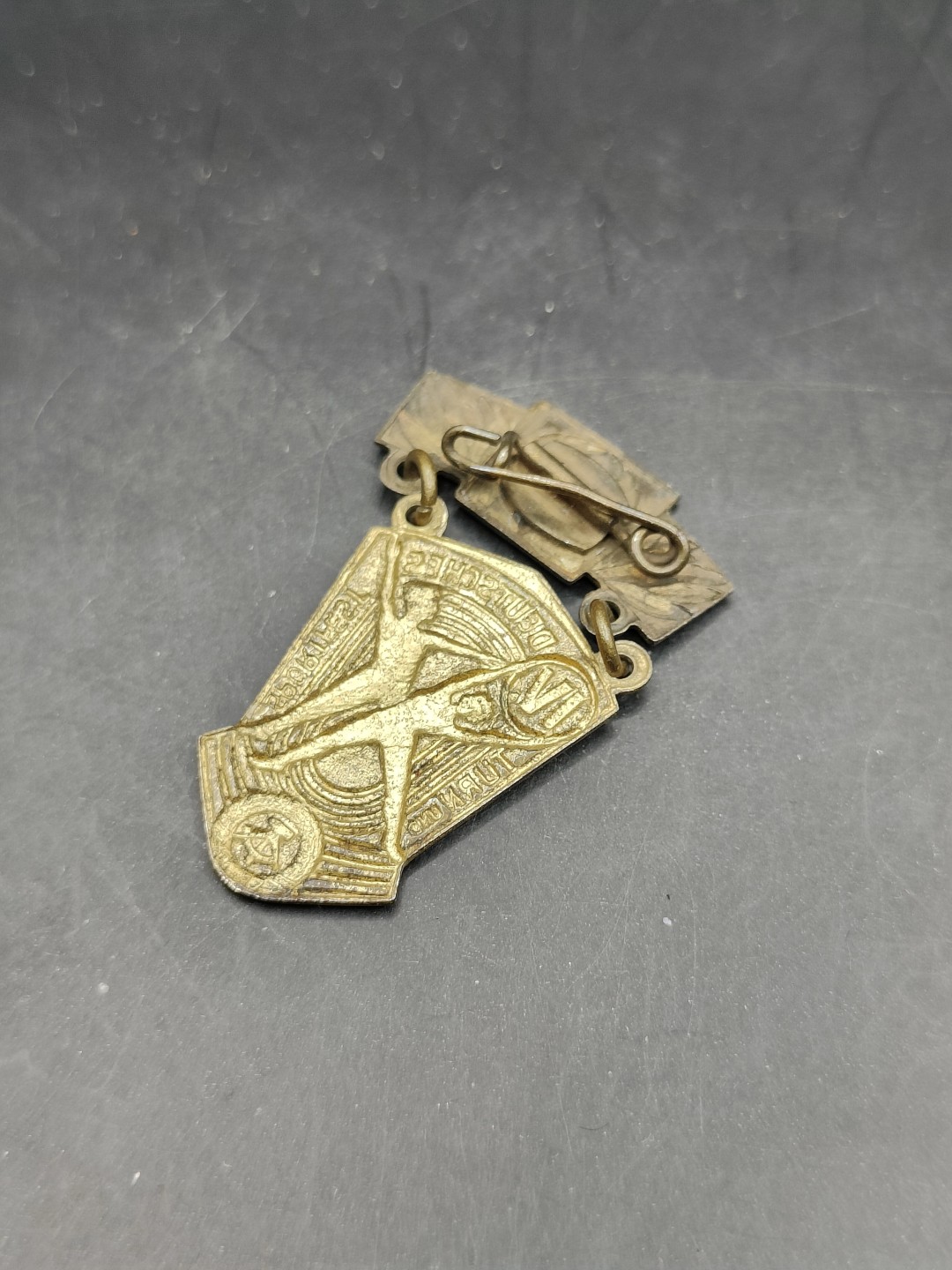 全场0元起拍 第44期 咸鱼国勋章拍卖专场 4月5日（周三）下午6：00开始 东德dtsb奖章