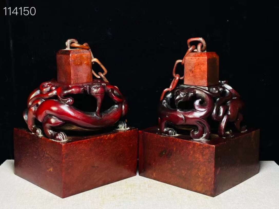 旧藏●精品和田红玉精雕镂空龙凤两连章