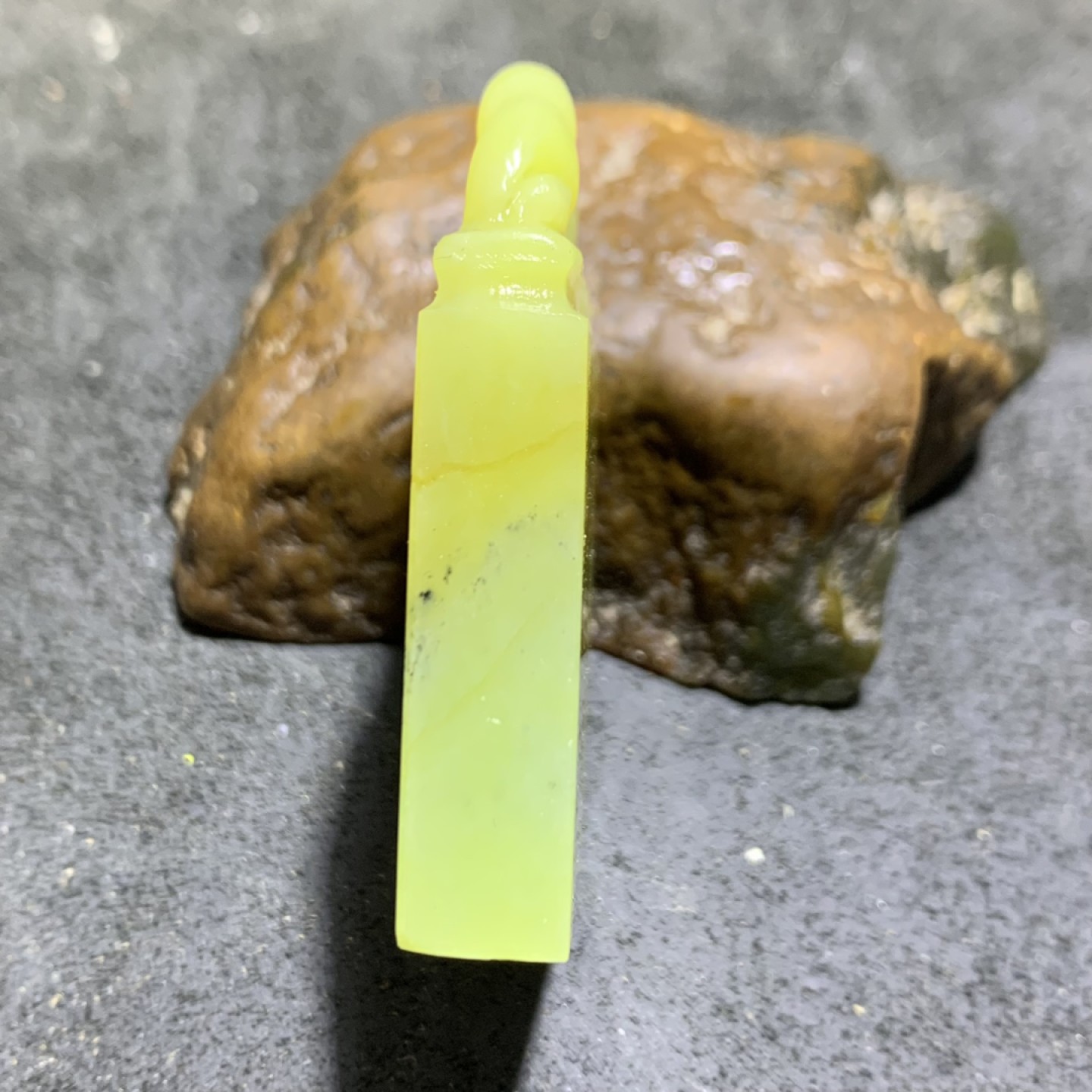 放福利！精美丹东蓝星苦瓜冻雕刻如意钮(章料)一方
