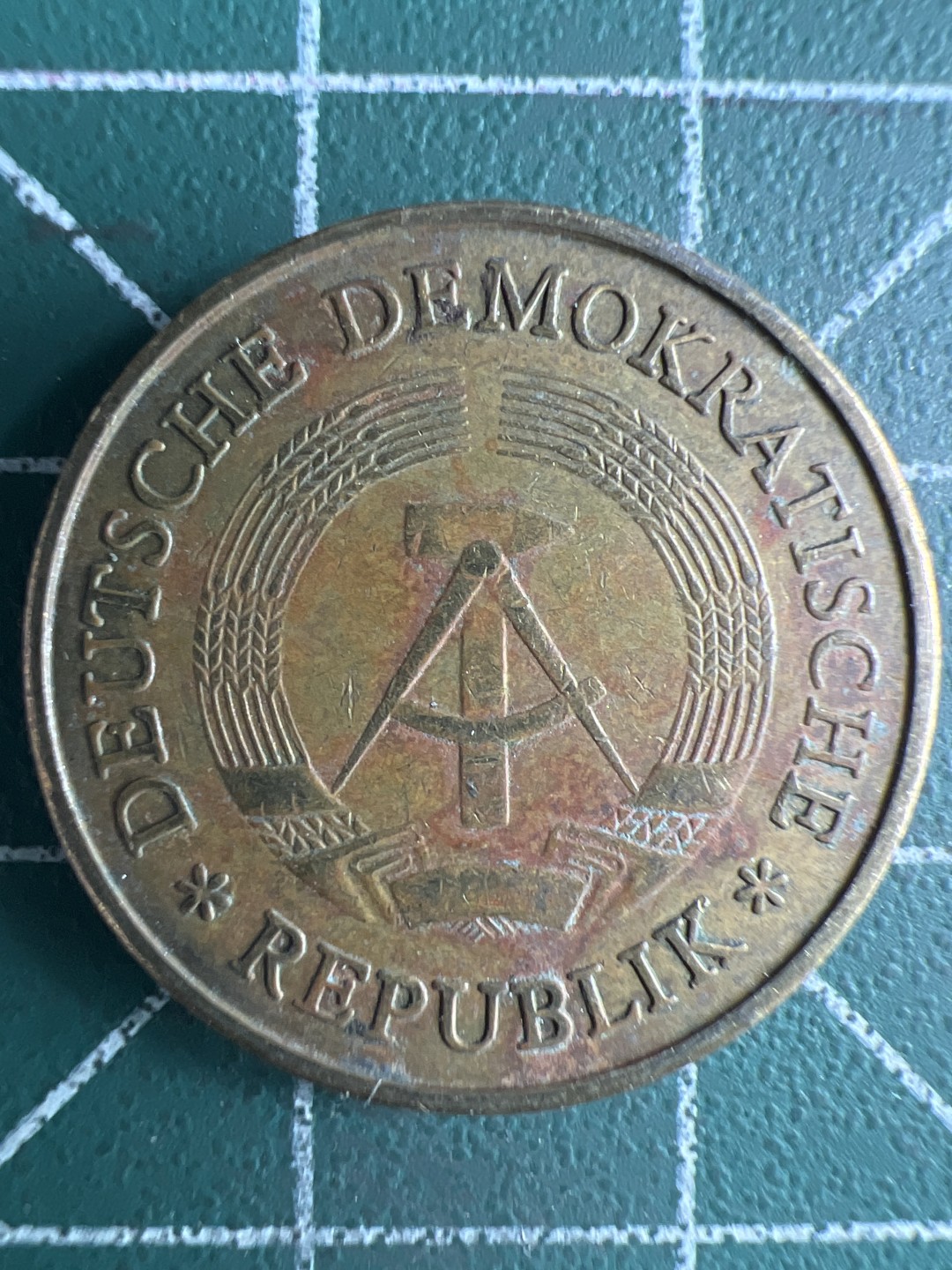 泡泡堂微拍第159幕硬币捡漏可累计专场👿👿，累计满二十元包邮，接受代拍业务 东德20芬尼