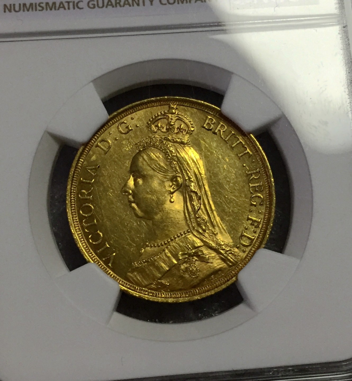 方圆集藏首期专场 NGCMS61分英国1887年维多利亚2索维林 2金榜马剑金币