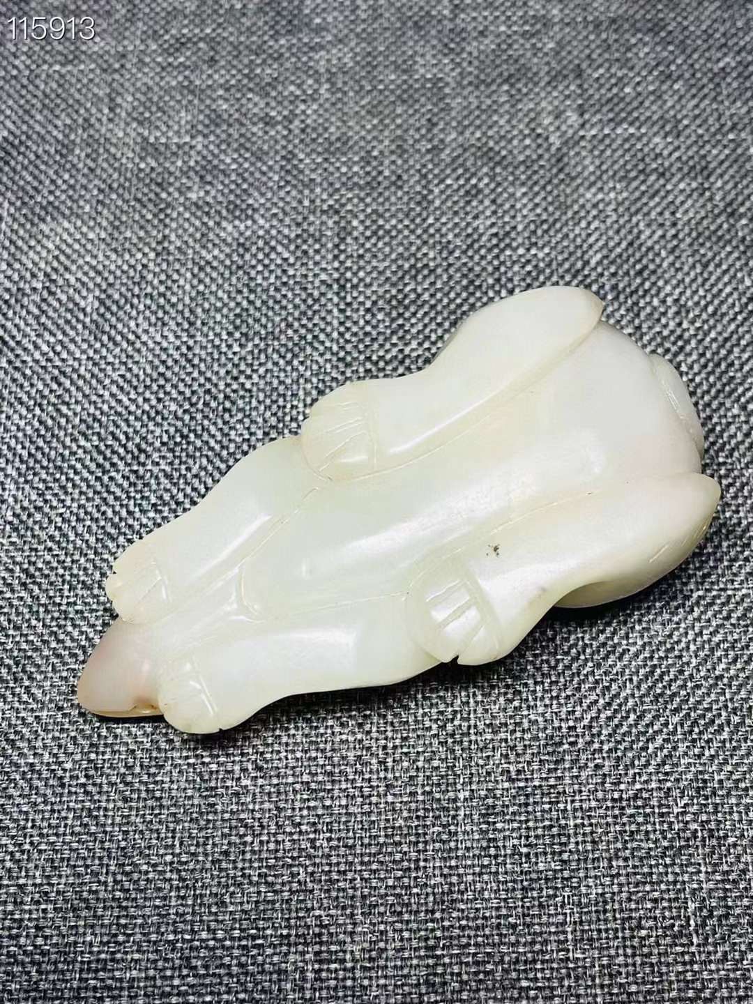 旧藏●精品和田玉精雕发财鼠手把件