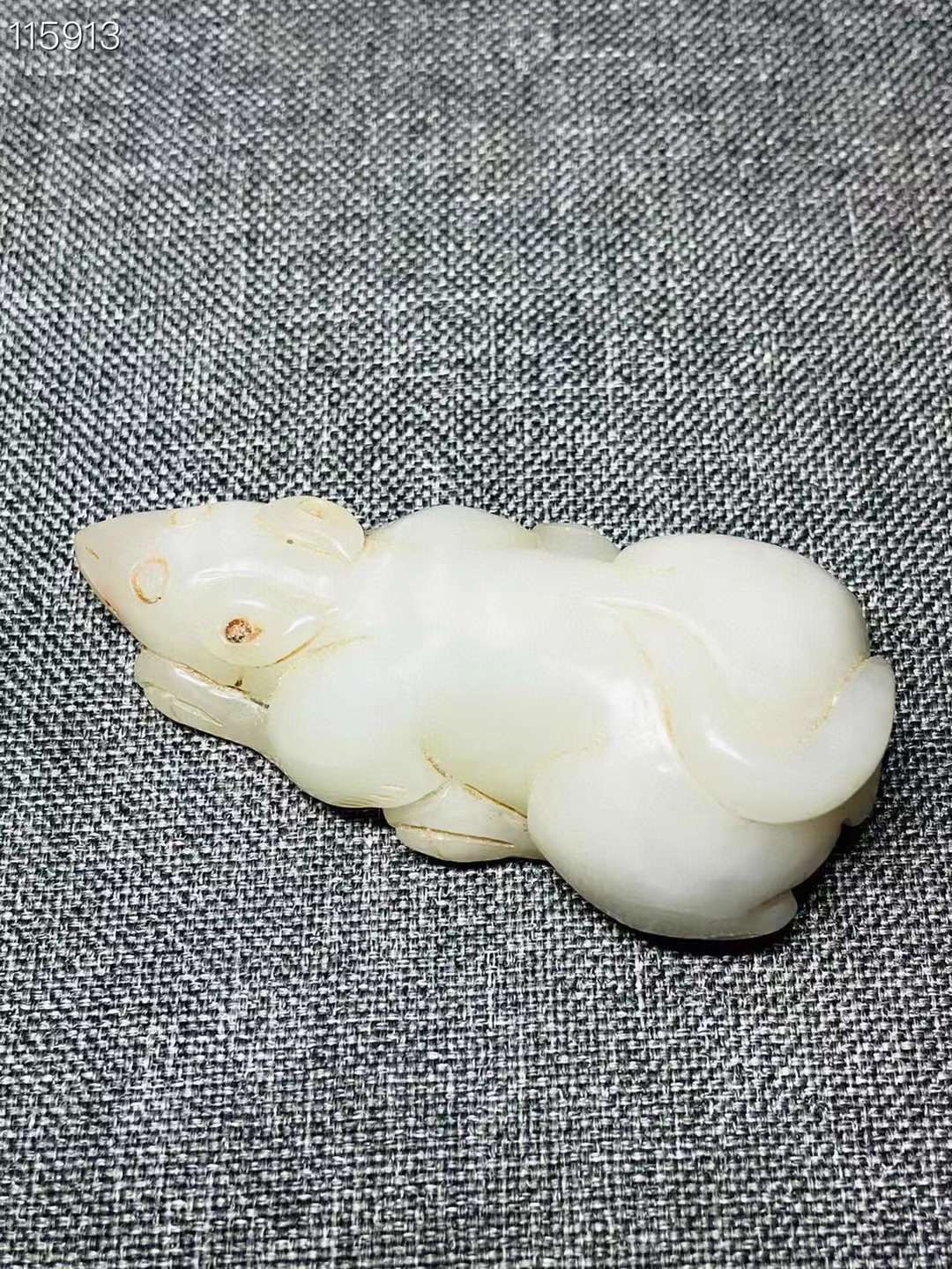 旧藏●精品和田玉精雕发财鼠手把件