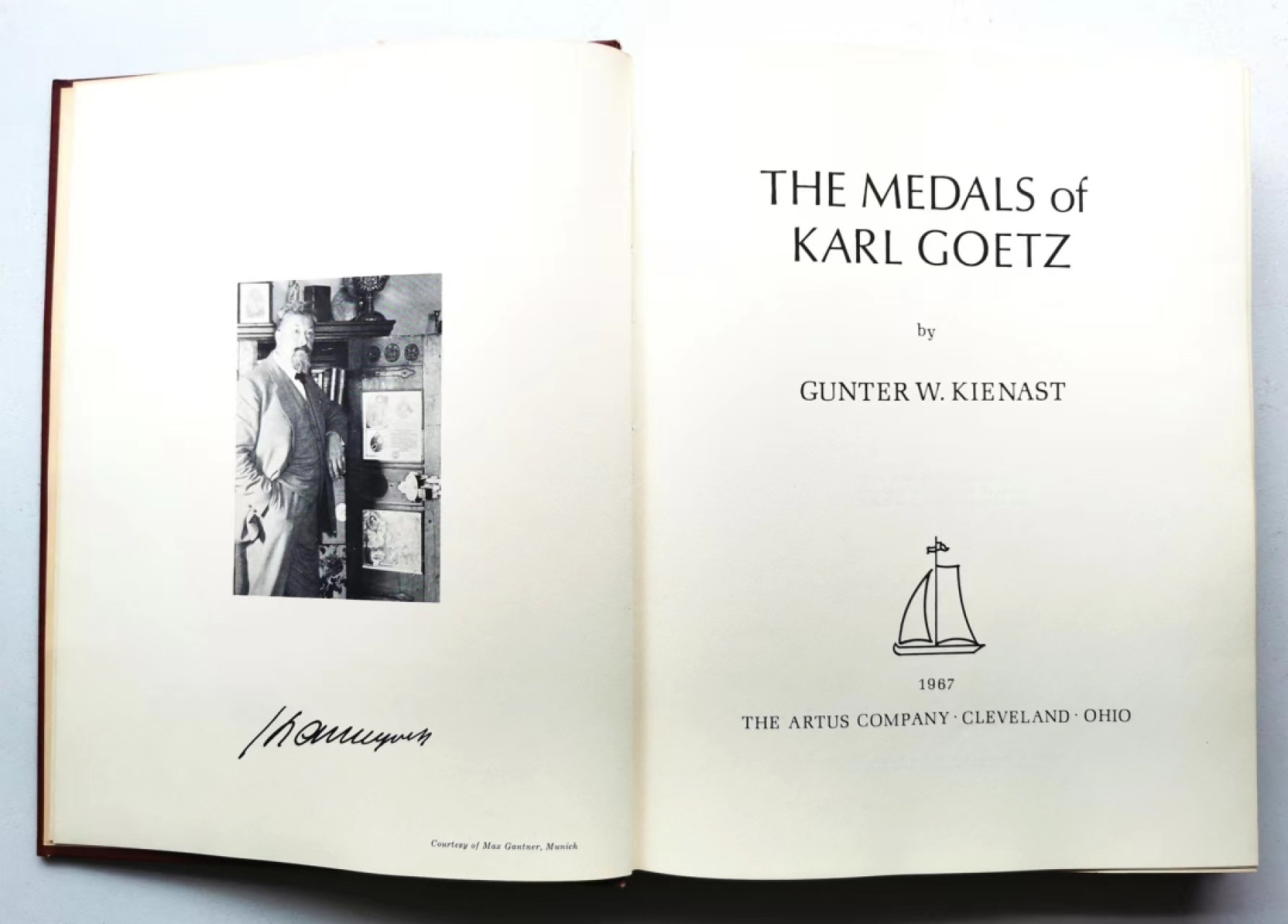 凡希社世界钱币微拍第二百三十四期 荐！《卡尔哥茨币章艺术》大十六开 初版签名本 八五品