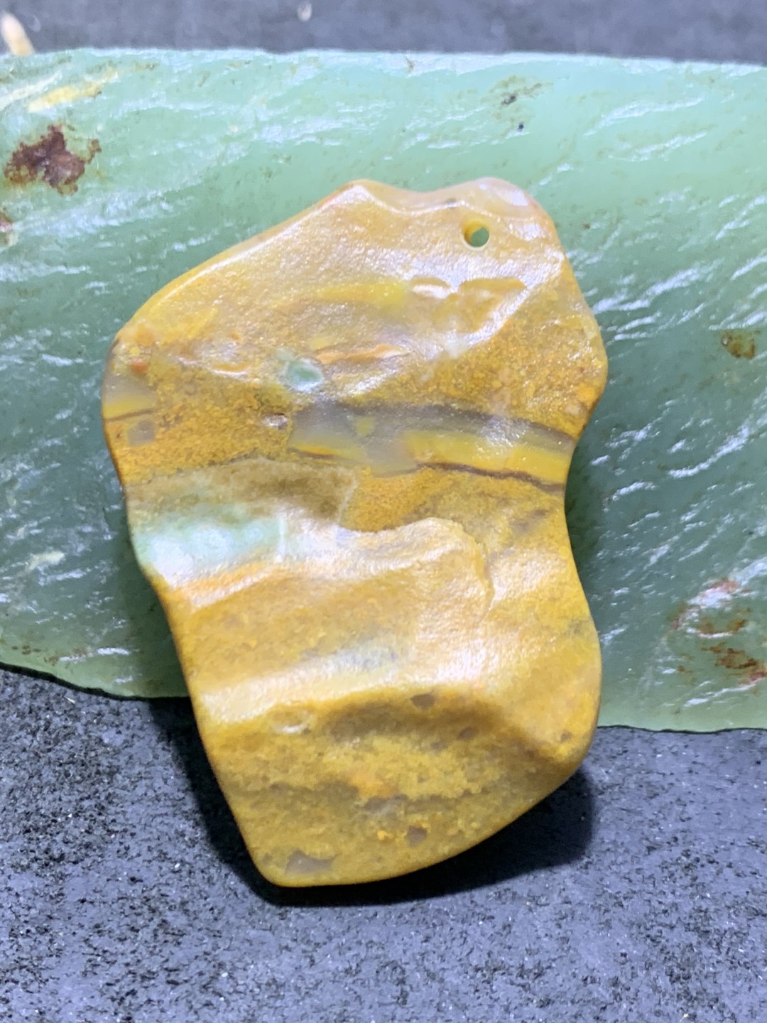 精美冰飘战国红玛瑙手工雕刻清净无为随形珠一个，