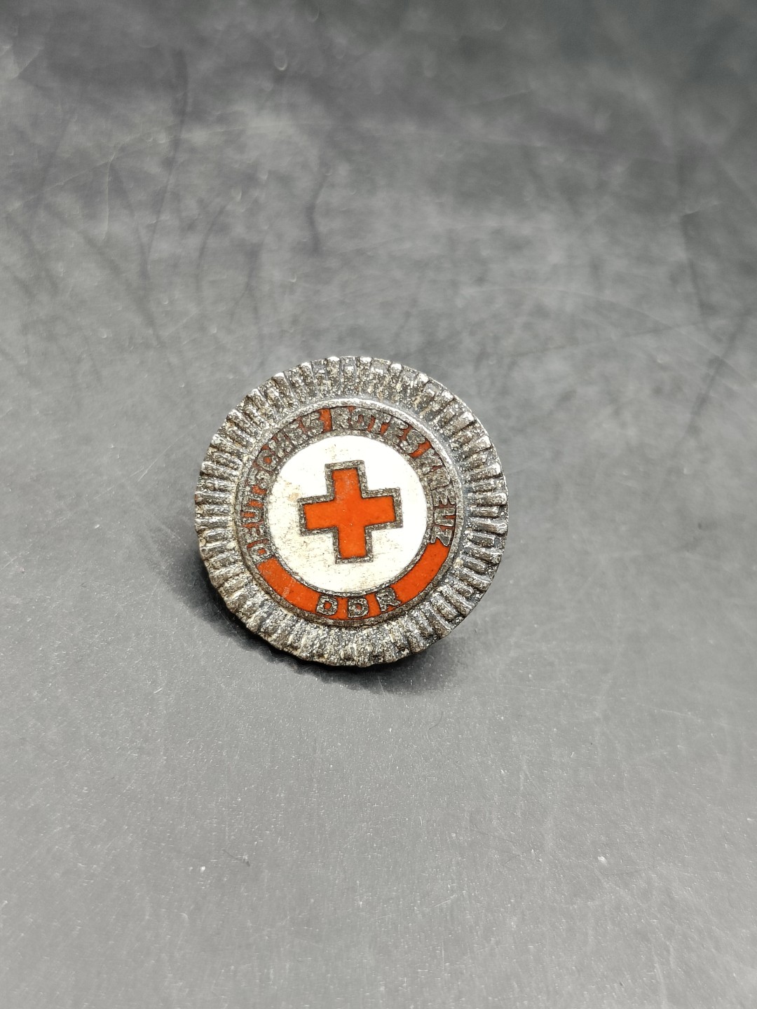 全场0元起拍 第44期 咸鱼国勋章拍卖专场 4月5日（周三）下午6：00开始 东德红十字徽章