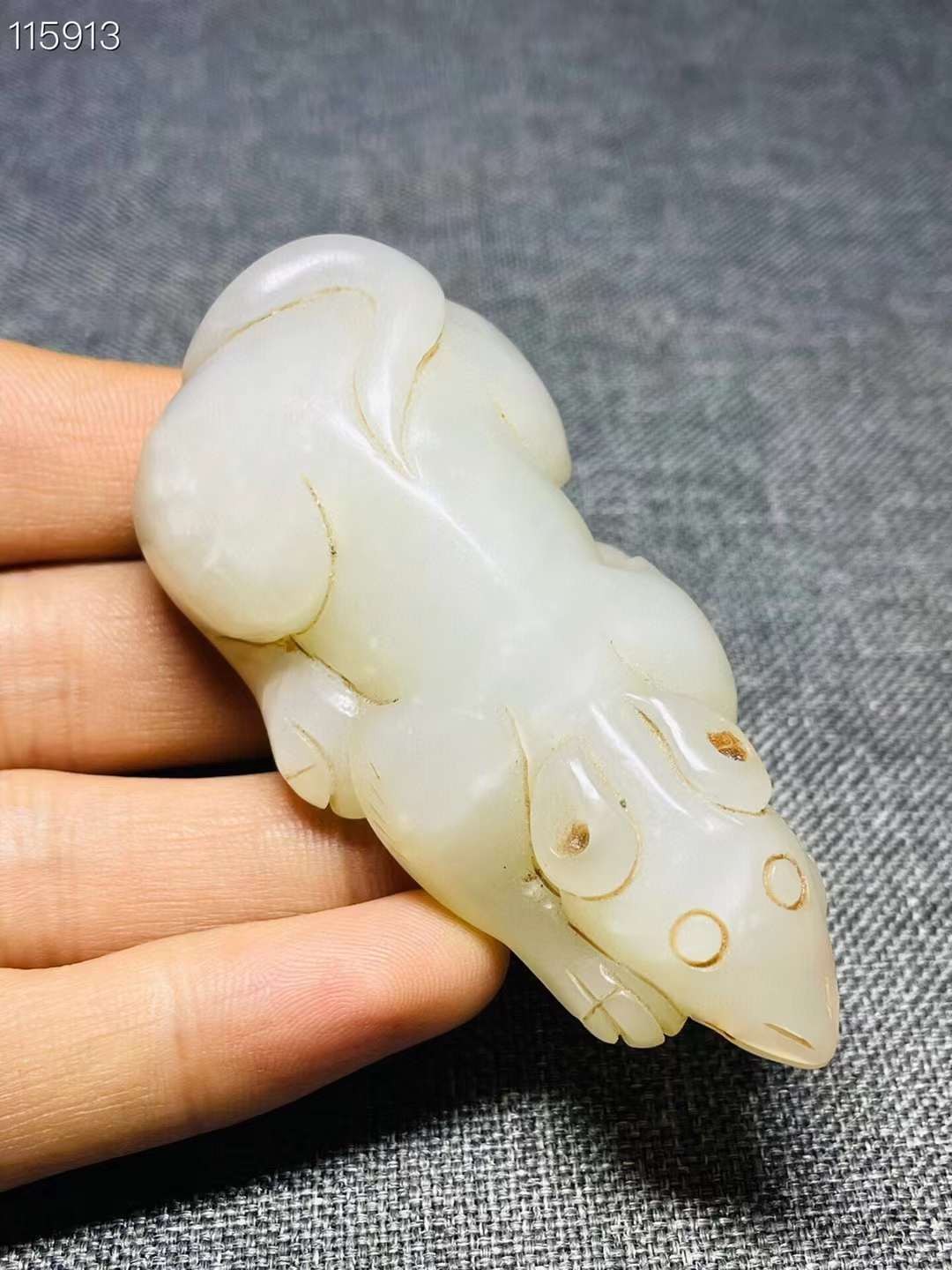 旧藏●精品和田玉精雕发财鼠手把件