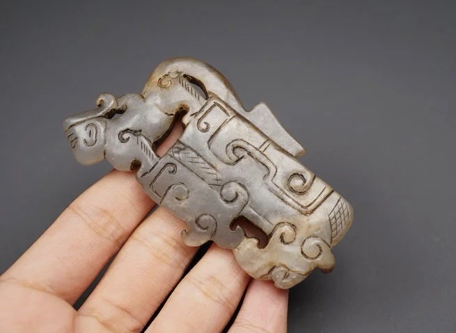 ｜冷门出品｜精选专拍·第贰拾贰场· 和田玉 瑞兽纹牌挂件 战.汉风格 