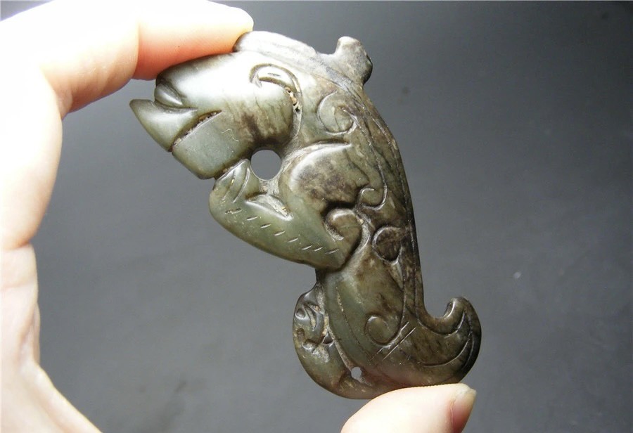 ｜冷门出品｜精选专拍·第贰拾贰场· 和田青白玉带沁圆雕螭龙大把件