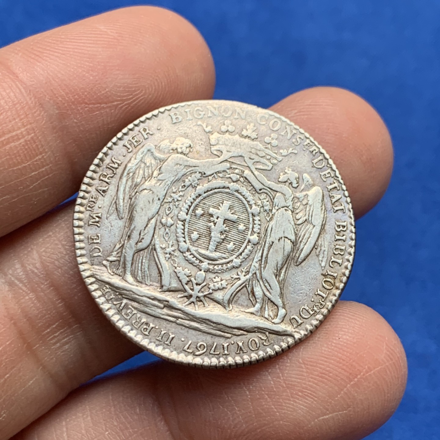 《竞宝斋》第149场-周日，周一，周四 3场 (全场包邮) 法国 1767 圆形 银质代币 10.5克 30.6mm 边齿有边有部分光滑 细节见图