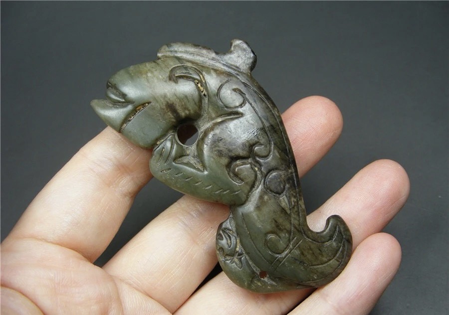 ｜冷门出品｜精选专拍·第贰拾贰场· 和田青白玉带沁圆雕螭龙大把件