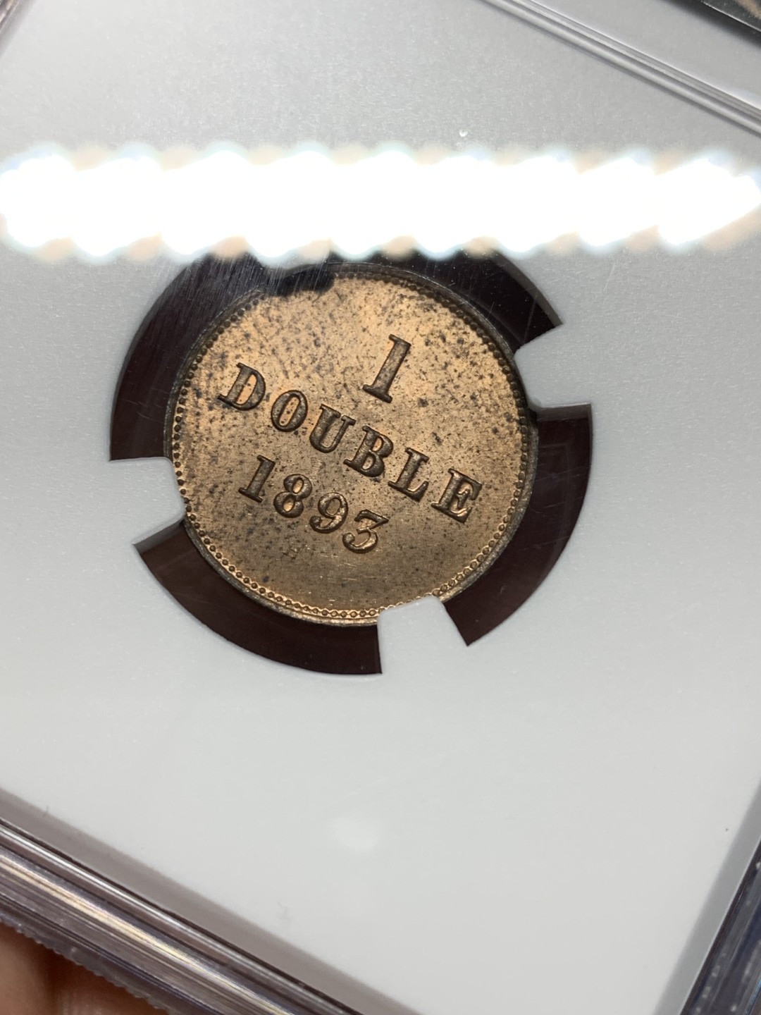 《竞宝斋》第149场-周日，周一，周四 3场 (全场包邮) NGC-MS63RB 1893年 英属根西1道布铜币，。喜敦厂铸造，铜光靓丽。三狮脸部细节非常好，表情清晰可辨，难得无任何弱打