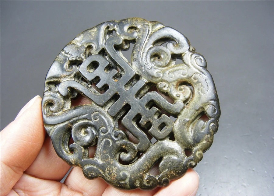 ｜冷门出品｜精选专拍·第贰拾贰场· 地方玉带沁双面工镂空双螭龙蝙蝠寿字大把件
