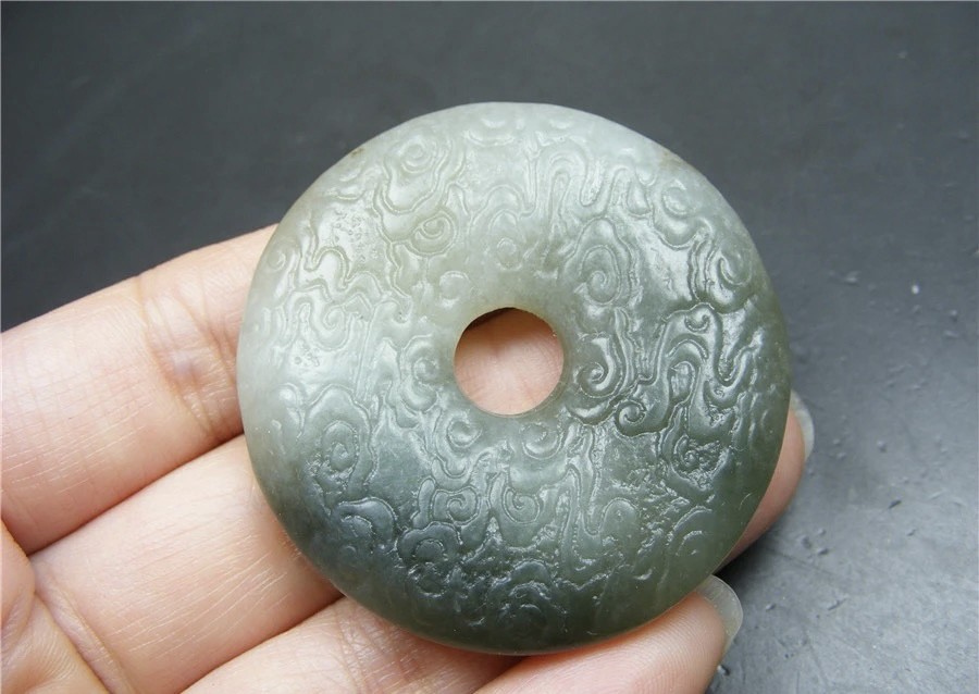 ｜冷门出品｜精选专拍·第贰拾贰场· 和田青白玉双面工浅浮雕云气纹大圆玉璧佩