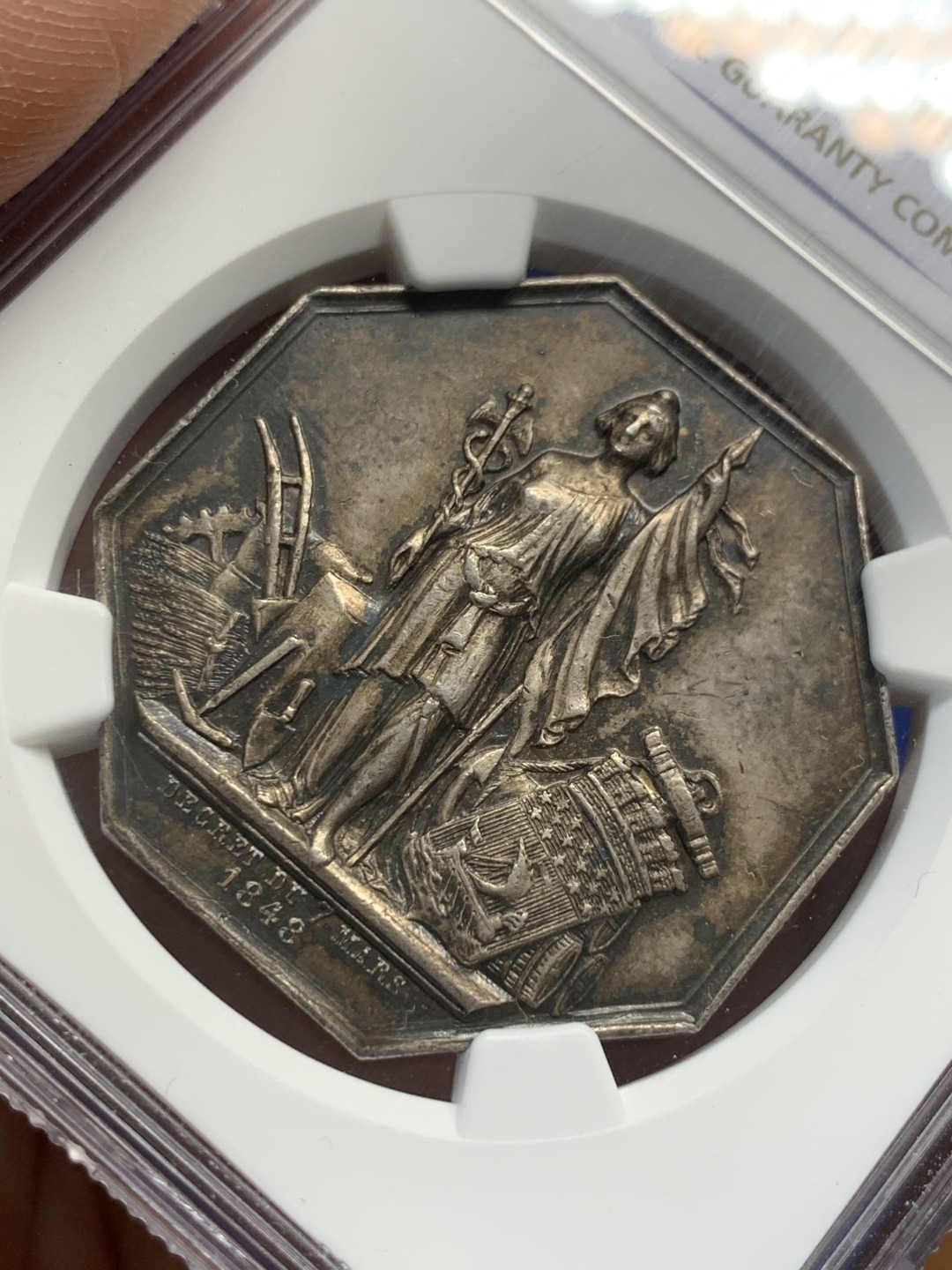 《竞宝斋》第149场-周日，周一，周四 3场 (全场包邮) NGC-MS63 法国1848年 站人八角JETON 银质 顶级包浆