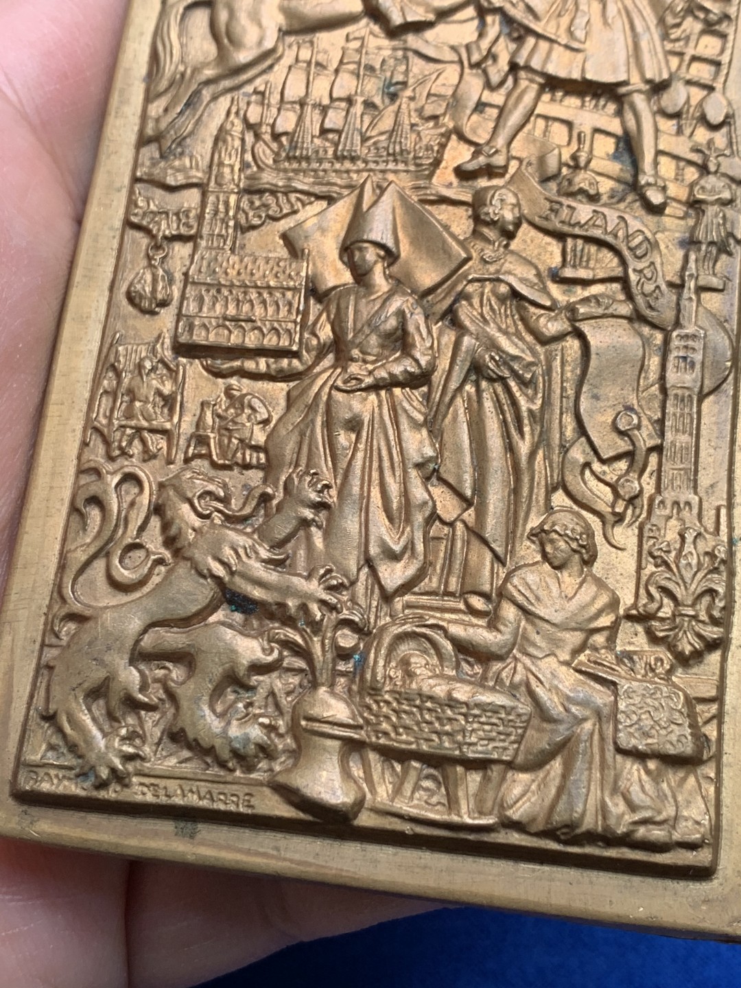 《竞宝斋》第149场-周日，周一，周四 3场 (全场包邮) 欧洲 20世纪 风景艺术纪念方章，有着荷兰的狮子，也有法语的影子 自辩吧 重量220.69g，60mm*100mm，厚重镀金感