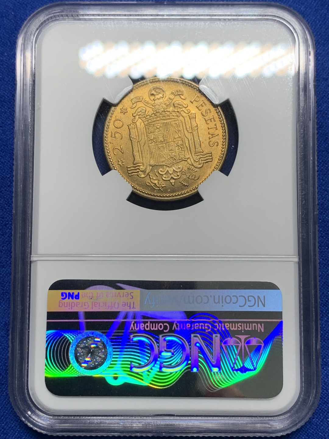 《竞宝斋》第149场-周日，周一，周四 3场 (全场包邮) 亚军分 NGC-MS66 西班牙1953年 佛朗哥2.5比塞塔铜币 单一年份面值本身就很少见 这样的品相就是顶级了