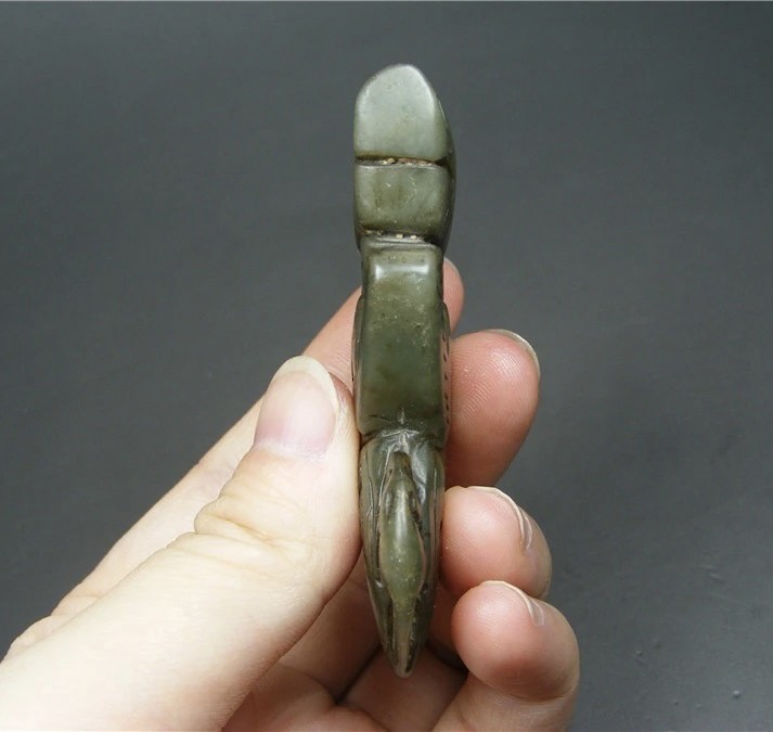 ｜冷门出品｜精选专拍·第贰拾贰场· 和田青白玉带沁圆雕螭龙大把件