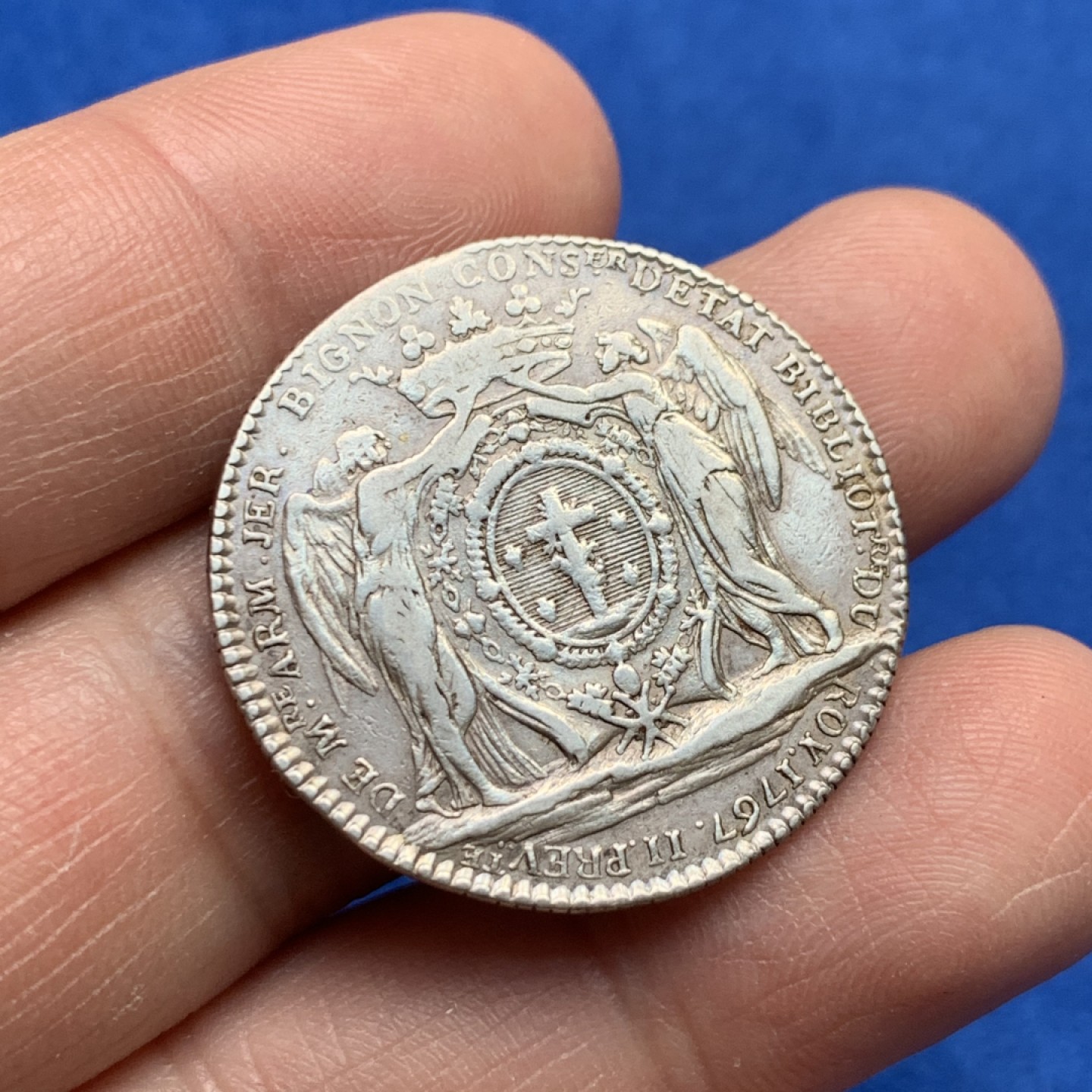 《竞宝斋》第149场-周日，周一，周四 3场 (全场包邮) 法国 1767 圆形 银质代币 10.5克 30.6mm 边齿有边有部分光滑 细节见图