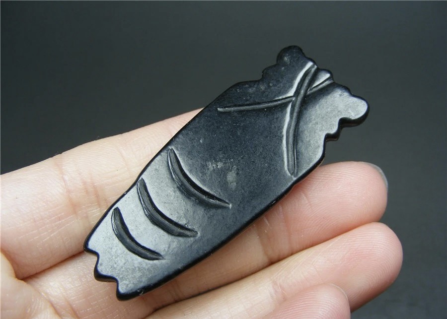 ｜冷门出品｜精选专拍·第贰拾贰场· 和田玉满黑漆古沁圆雕大玉蝉佩