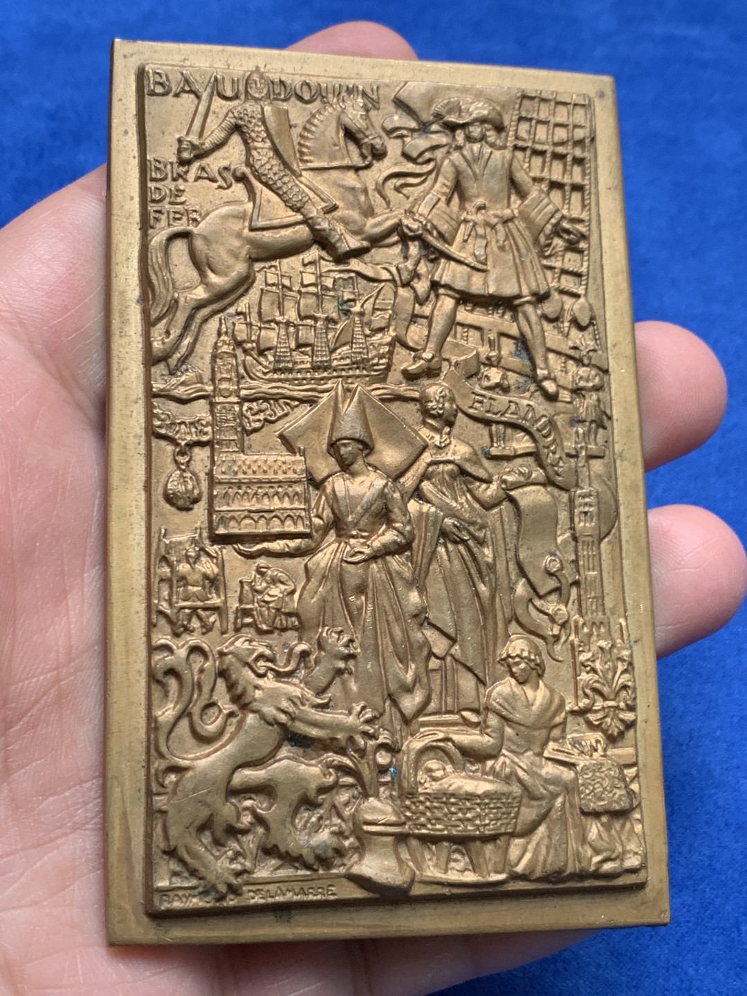 《竞宝斋》第149场-周日，周一，周四 3场 (全场包邮) 欧洲 20世纪 风景艺术纪念方章，有着荷兰的狮子，也有法语的影子 自辩吧 重量220.69g，60mm*100mm，厚重镀金感