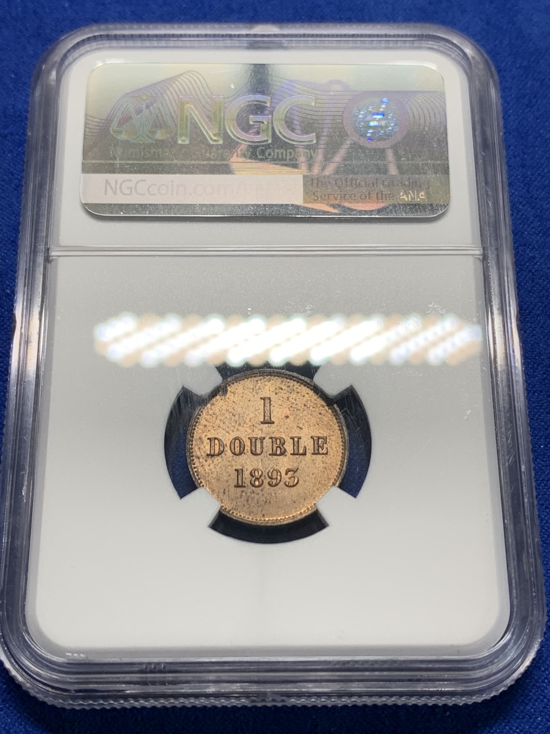 《竞宝斋》第149场-周日，周一，周四 3场 (全场包邮) NGC-MS63RB 1893年 英属根西1道布铜币，。喜敦厂铸造，铜光靓丽。三狮脸部细节非常好，表情清晰可辨，难得无任何弱打