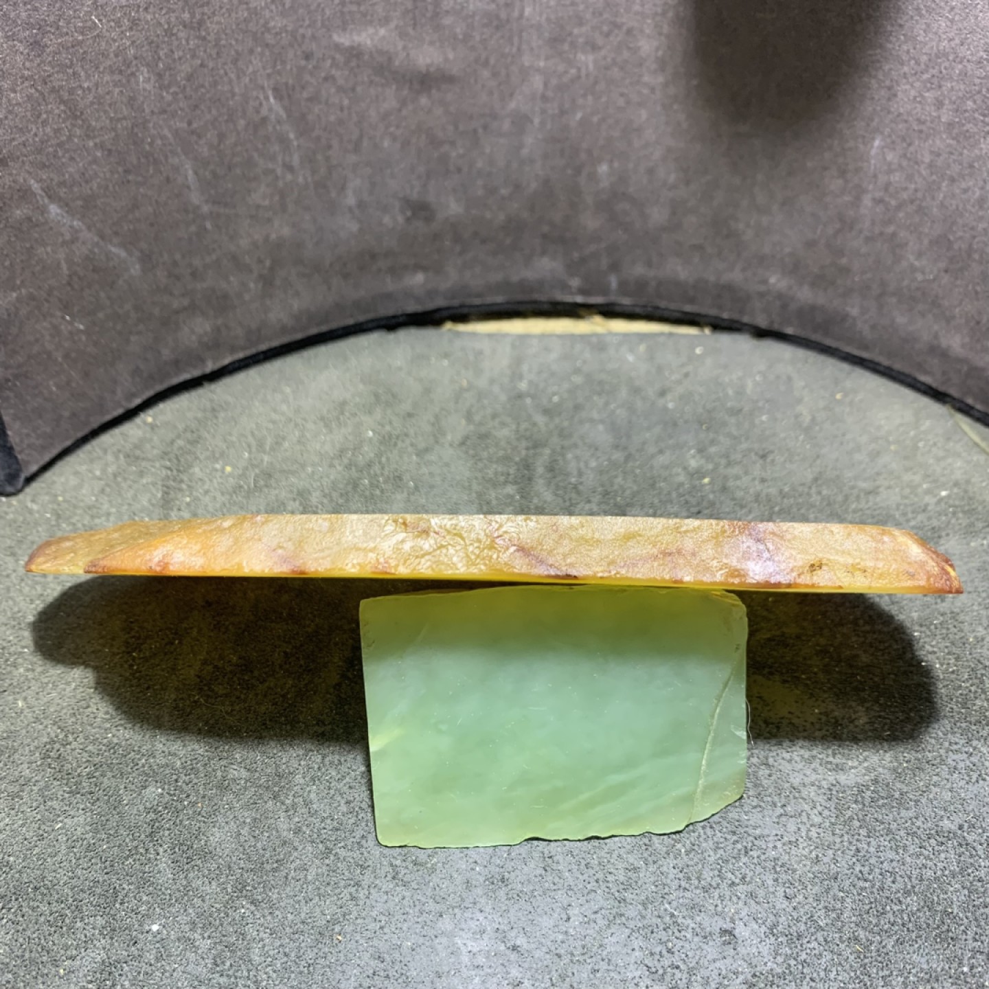 精美天然巴西玛瑙切片雕刻一马当先摆件一个，
