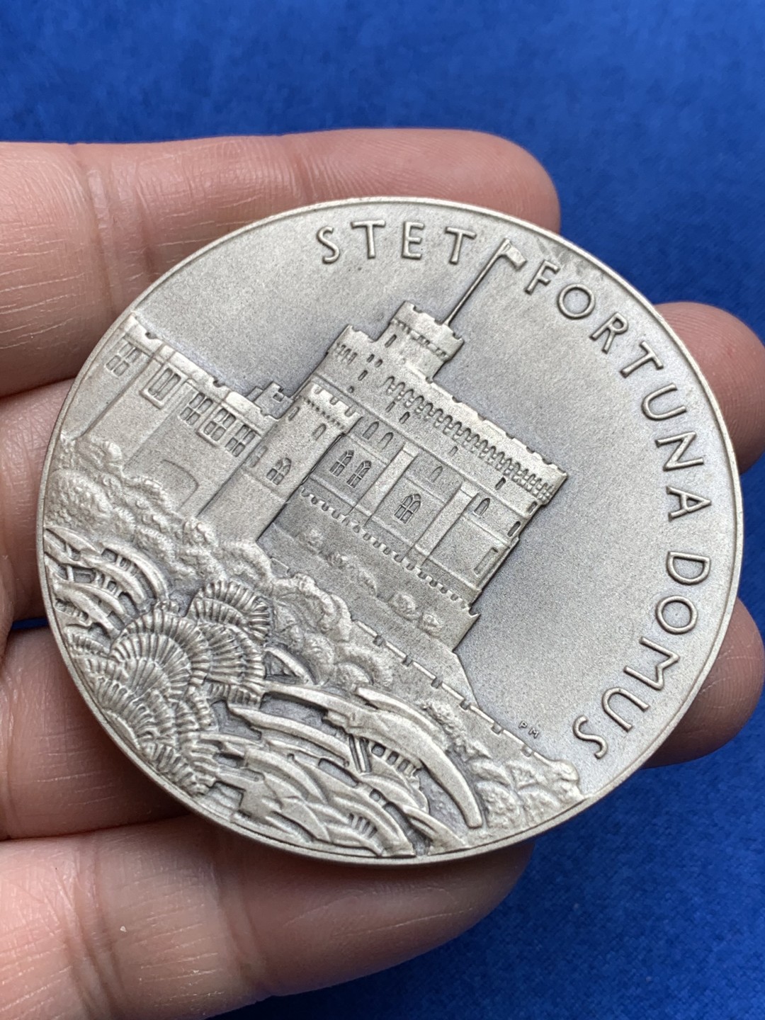 《竞宝斋》第149场-周日，周一，周四 3场 (全场包邮) 英国乔治五世登基25周年大银章，57mm直径，85克重，原滋原味原盒状态