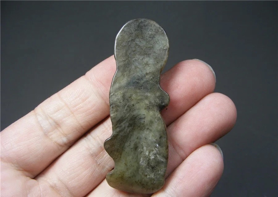 ｜冷门出品｜精选专拍·第贰拾叁场· 地方玉带沁单面工凸起厚实浮雕莲花观音大佩