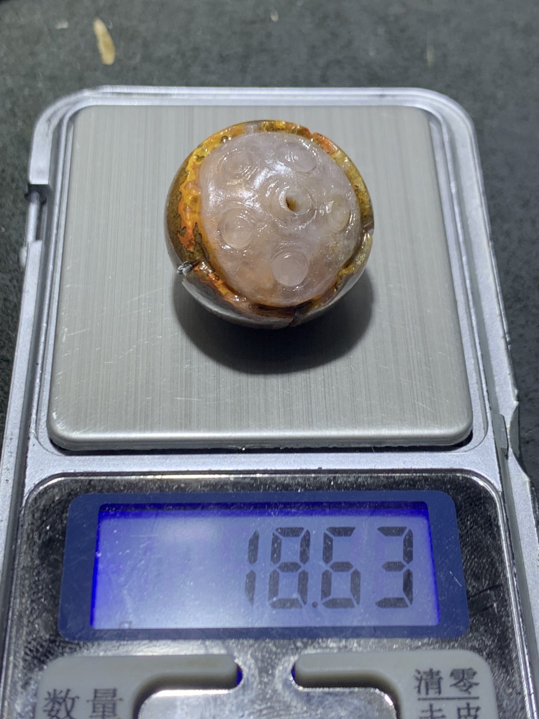 精美亚光冰飘草花纹战国红玛瑙雕刻莲蓬珠一个，