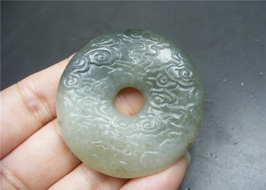 ｜冷门出品｜精选专拍·第贰拾贰场· 和田青白玉双面工浅浮雕云气纹大圆玉璧佩