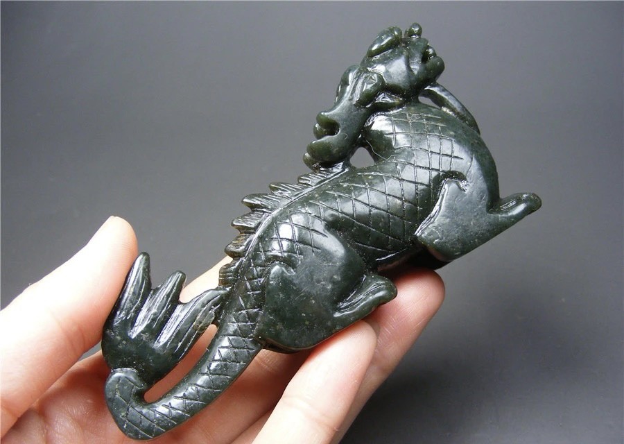｜冷门出品｜精选专拍·第贰拾叁场· 和田青玉带沁立体圆雕立龙大摆件