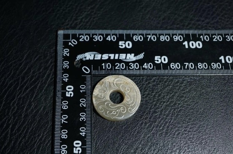｜冷门出品｜精选专拍·第贰拾叁场· 明清工老和田玉螭龙璧挂件带原生纹