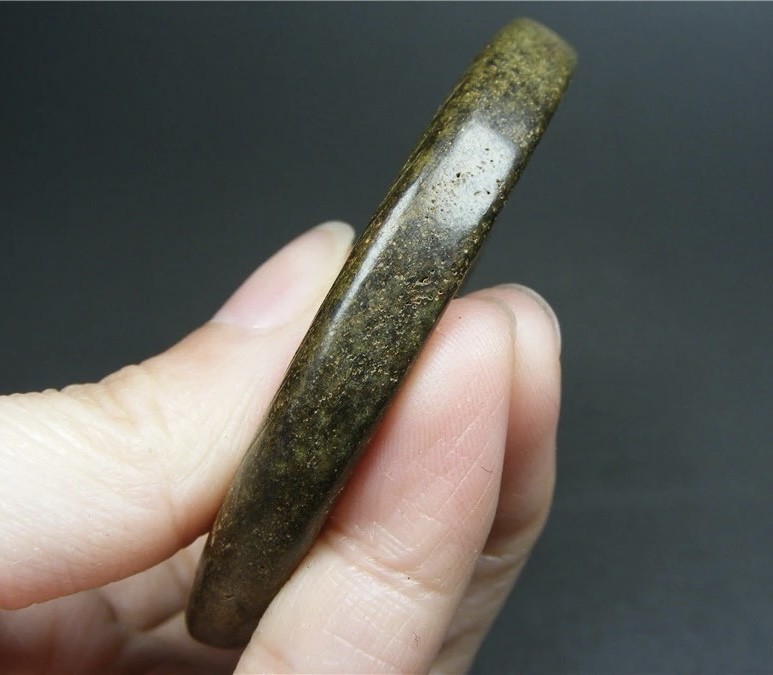 ｜冷门出品｜精选专拍·第贰拾贰场· 地方玉提油做色高浮雕龙纹圆形大把件