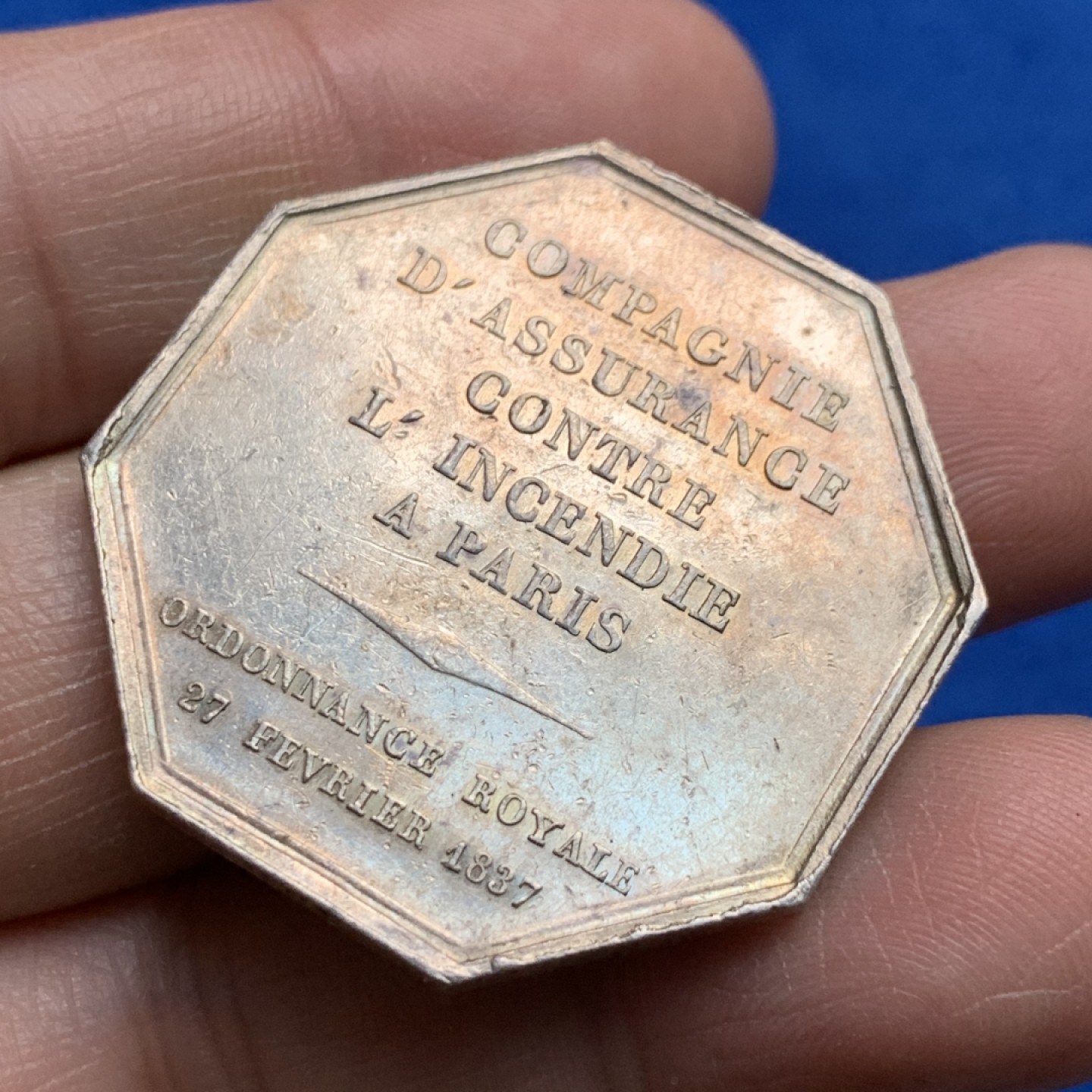 《竞宝斋》第149场-周日，周一，周四 3场 (全场包邮) 法国 1860-1879 八角 银质代币 19.19g，36.2mm，蜜蜂边铭，巴黎火灾保险公司，由皇家法令于1837年2月27号签署，成立于1837年3月18，1848年与法国安全公司合并，正面是雅典娜手持长矛和双蛇盾牌