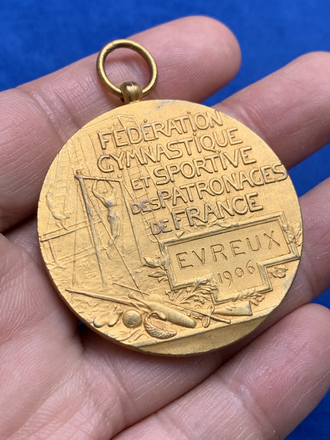 《竞宝斋》第149场-周日，周一，周四 3场 (全场包邮) 1906年法国运动会章，直径45mm，重量41.43g，铜镀金