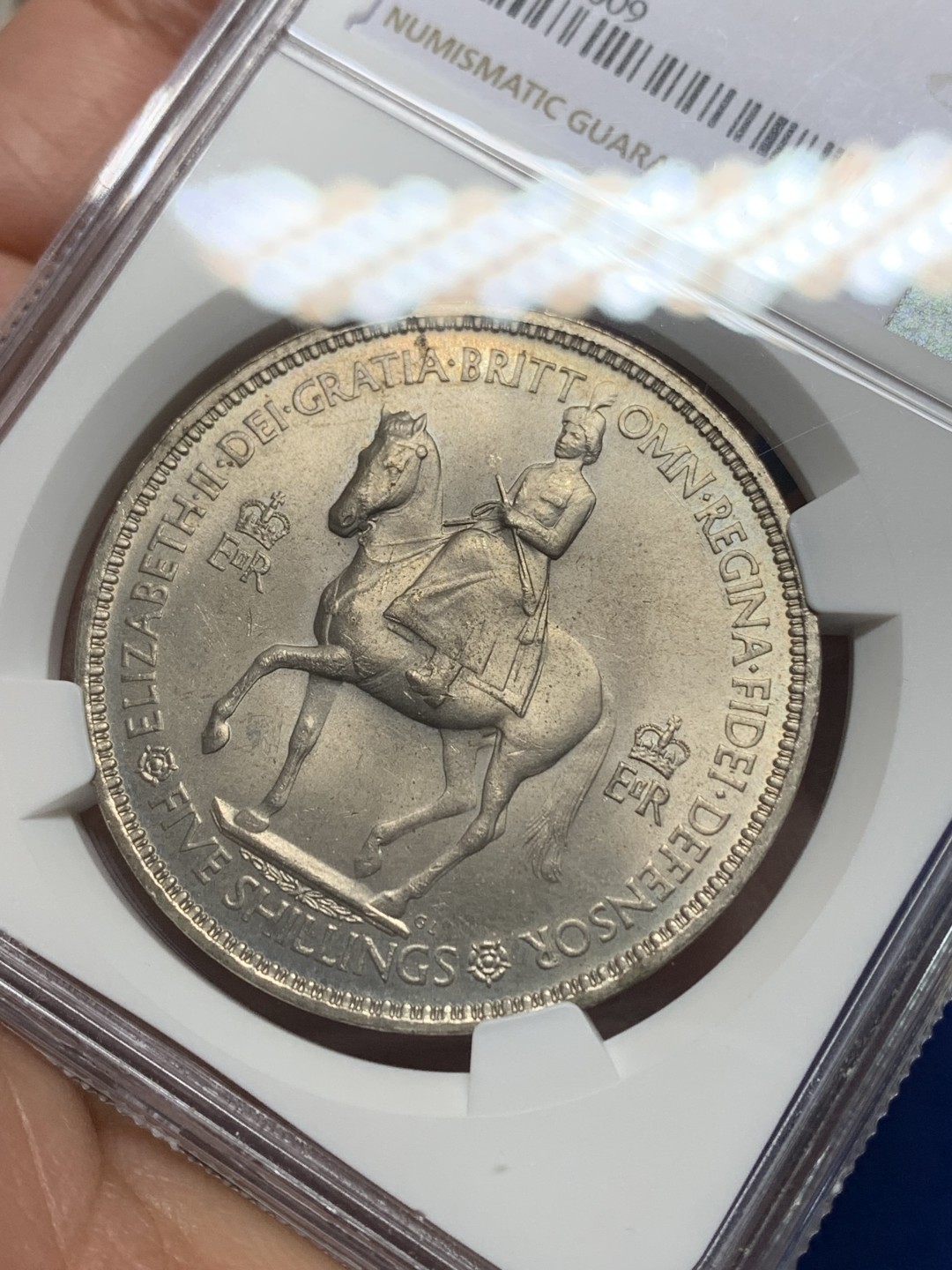 《竞宝斋》第149场-周日，周一，周四 3场 (全场包邮) NGC-MS64 英国1953年伊丽莎白二世登基纪念克朗，转光强烈，打制锐利，经典品种，七十年前的女王英姿飒爽