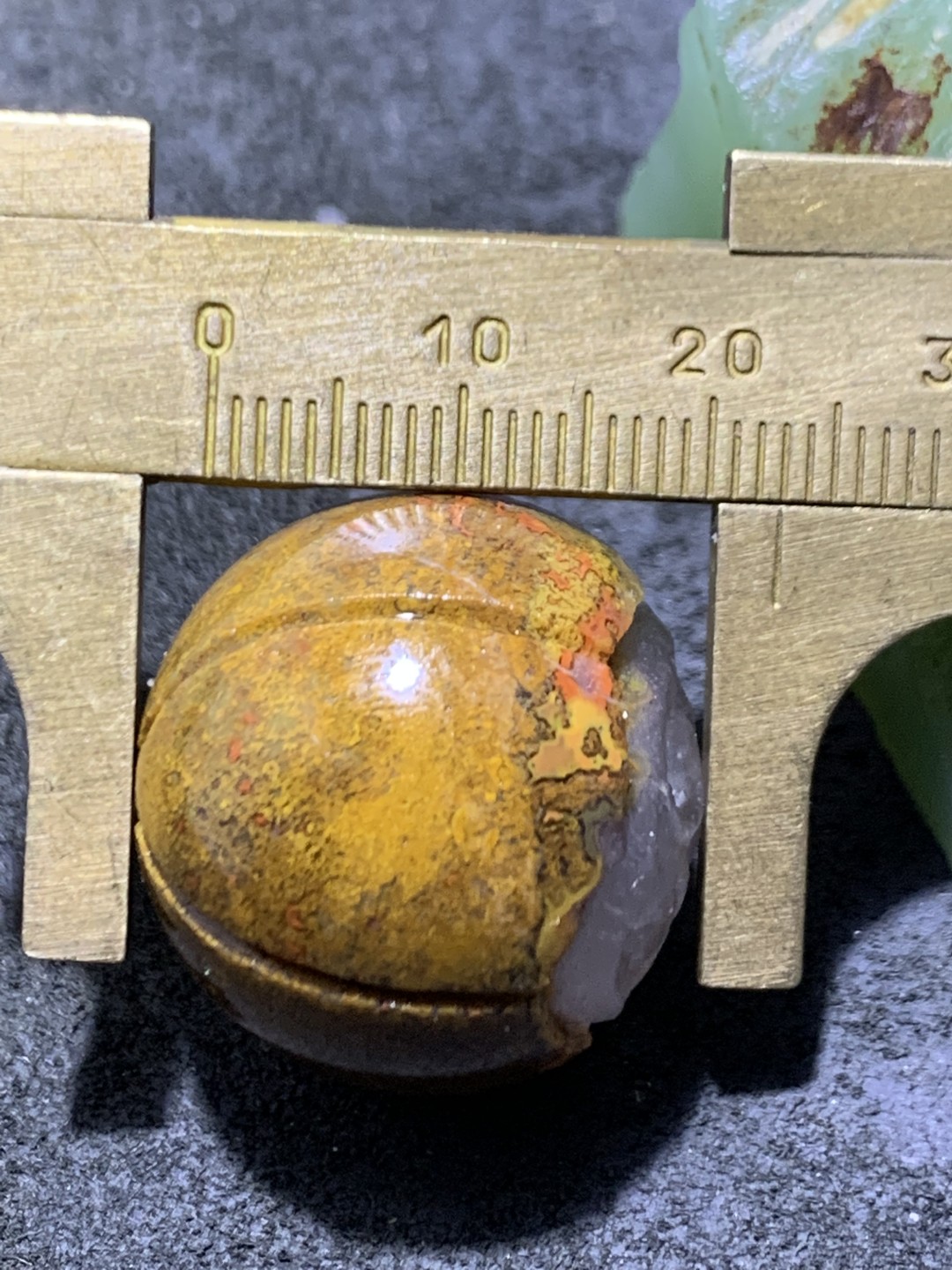 精美亚光冰飘草花纹战国红玛瑙雕刻莲蓬珠一个，