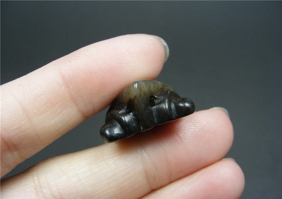 ｜冷门出品｜精选专拍·第贰拾贰场· 和田玉满黑漆古沁圆雕大玉蝉佩