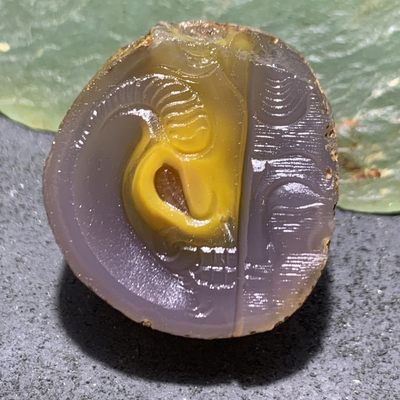 精美亚光蒙料战国红玛瑙高润度原皮雕刻一念之间吊坠一个 - 精美亚光蒙料战国红玛瑙高润度原皮雕刻一念之间吊坠一个