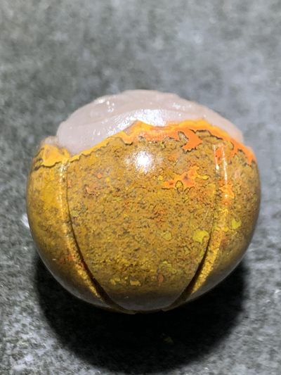 精美亚光冰飘草花纹战国红玛瑙雕刻莲蓬珠一个， - 精美亚光冰飘草花纹战国红玛瑙雕刻莲蓬珠一个，