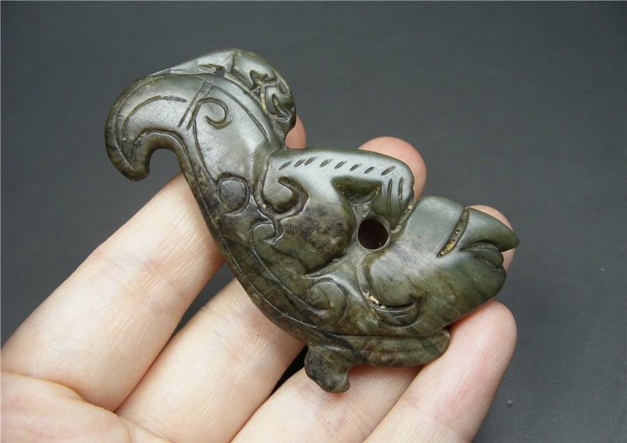 ｜冷门出品｜精选专拍·第贰拾贰场· 和田青白玉带沁圆雕螭龙大把件
