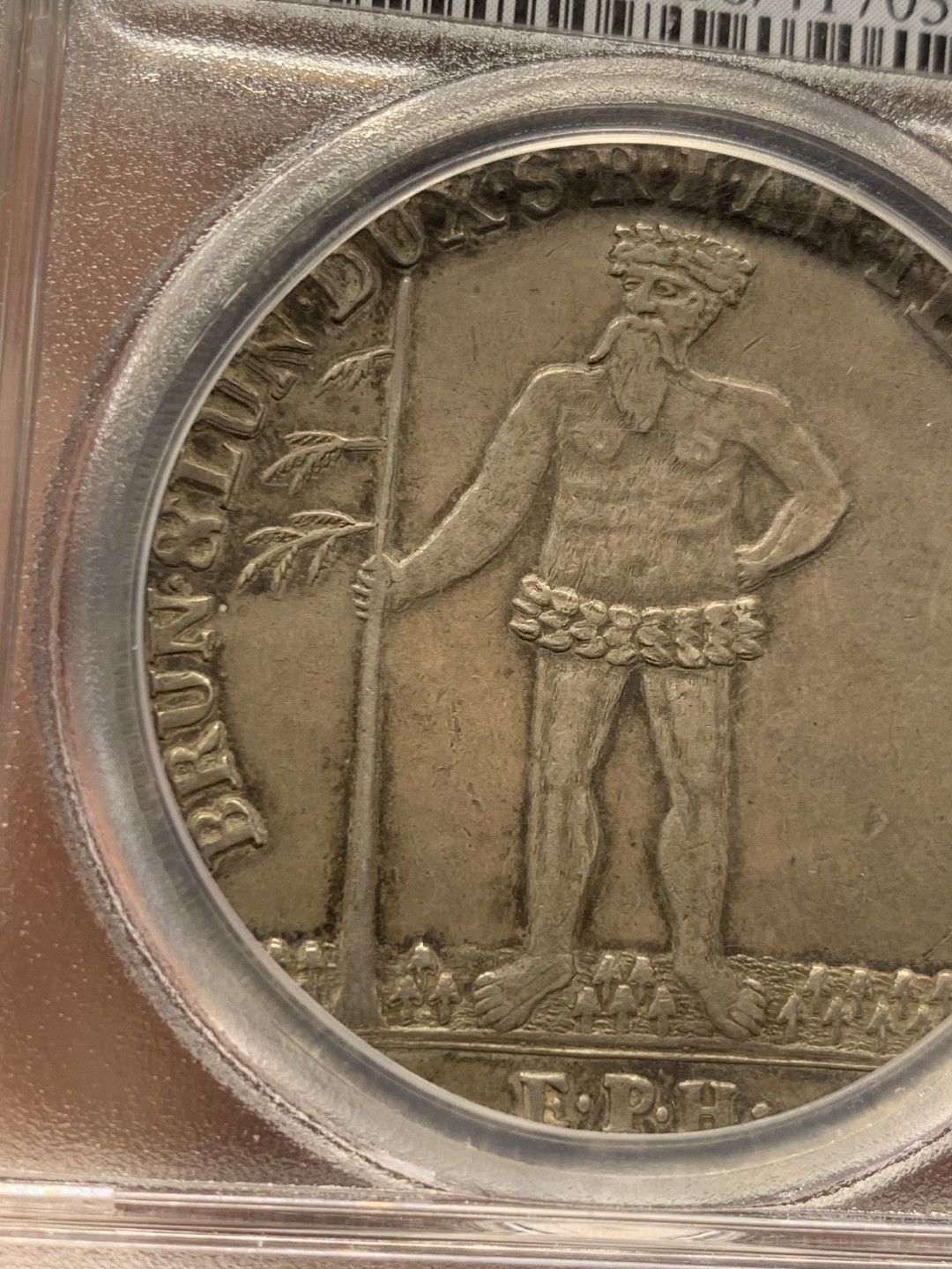 《竞宝斋》第149场-周日，周一，周四 3场 (全场包邮) 唯一冠军分！PCGS AU58 1723年 德国布伦瑞克野人1泰勒大银币 淡灰色包浆 状态舒服 一步到位的藏品 包浆好 加厚盒装