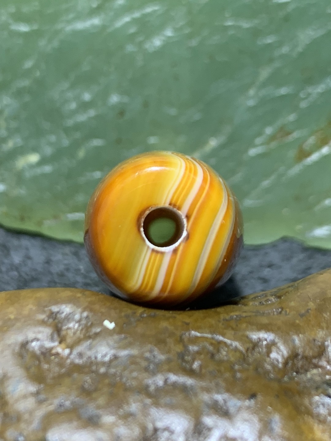 精美高玉化天眼千层纹纹缠丝玛瑙桶珠一颗，