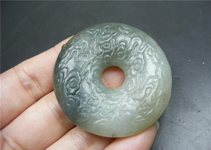 ｜冷门出品｜精选专拍·第贰拾贰场· 和田青白玉双面工浅浮雕云气纹大圆玉璧佩