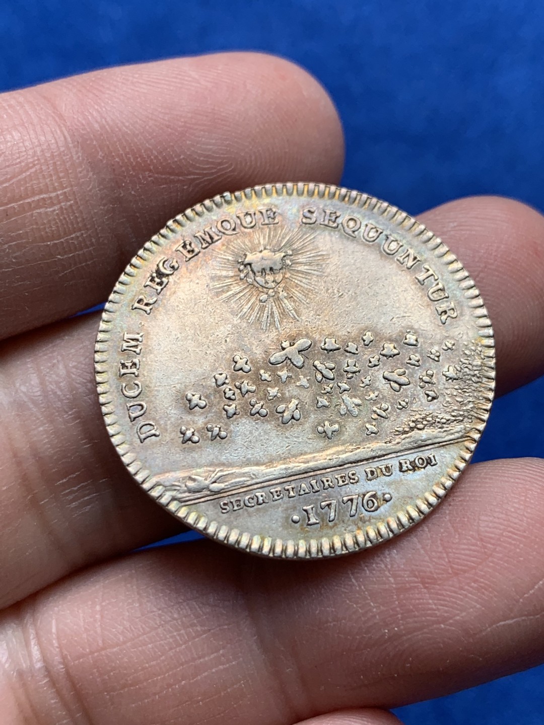 《竞宝斋》第149场-周日，周一，周四 3场 (全场包邮) 法国 1776 路易十六 圆形银质代币 人像清晰 背面元素丰富
