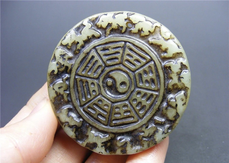 ｜冷门出品｜精选专拍·第贰拾贰场· 地方玉仿古带沁厚实双面工浮雕十二生肖八卦大圆璧